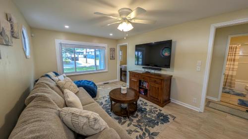 Sea Breeze House | Seabreeze Lakeside Getaway