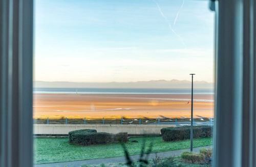 Morecambe House | Seabreeze Morecambe Breathtakingly Spacious Stay