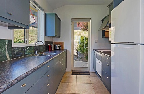 Britannia Heights Apartment | Seabreeze Nelson Studio Apartment