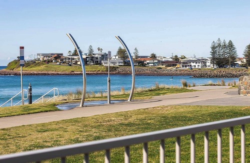 Warilla Apartment | Seabreeze on the Beach "Feng"