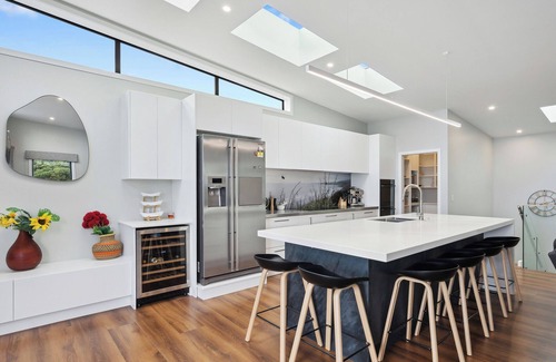 Raumati South House | Seabreeze Retreat - Paraparaumu Holiday Home