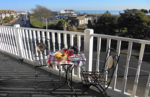 Eastbourne City Centre Apartment | Seabreeze, Seafront Location, location, location!
