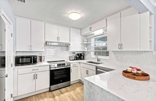Saint Armands Key House | Seabreeze Serenity: Coastal Luxury Retreat with Pool & Spa Steps from Lido Beach & St. Armands