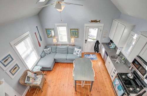 Seabrook Cabin | Seabrook Beach Cabin - Dog Friendly + Private Hot Tub + Walk to Town & Ocean
