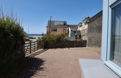 Little Haven Cottage | SEABROOK, family friendly, country holiday cottage in Broad Haven