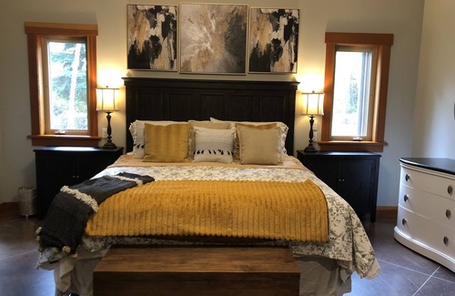 Central Saanich Other | Seabrook Farmhouse with Hot Tub & Swimming Pool, 4 min to Butchart Gardens