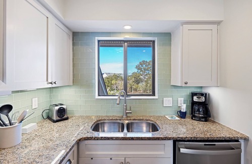 Seabrook Island Condo | Seabrook Getaway, Tennis Court View! Club and Pool Access!