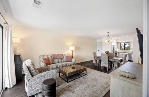 Seabrook Island Condo | Seabrook Getaway, Tennis Court View! Club and Pool Access!