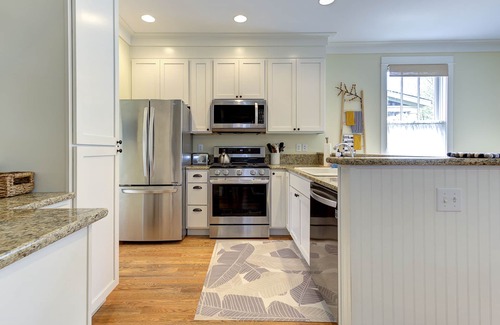Seabrook House | Seabrook's Havsstuga: Dog Friendly, Hot Tub!