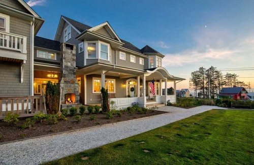 Seabrook House | Seabrook's Sunset Retreat: Dog Friendly