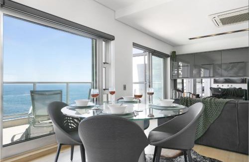 Bantry Bay Apartment | Seacliffe 502 by Host Agents