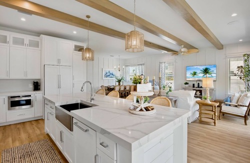 Bradenton Beach House | Seaclusion~Across from the Beach~ Heated Pool!