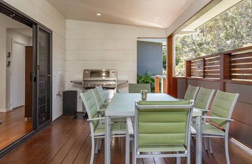Elizabeth Beach House | Seaclusion . walk to the Beach, Lake or the The Recky!