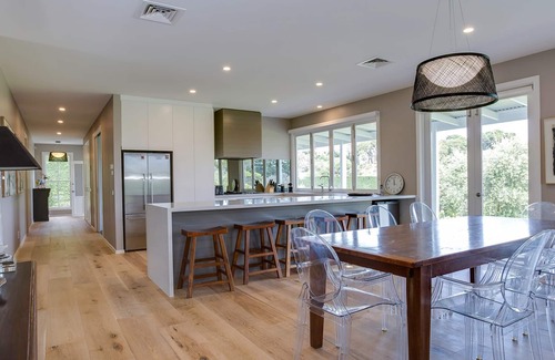 Portsea House | Seacombe swimming pool, private tennis court and a spacious garden