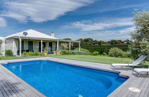 Portsea House | Seacombe swimming pool, private tennis court and a spacious garden