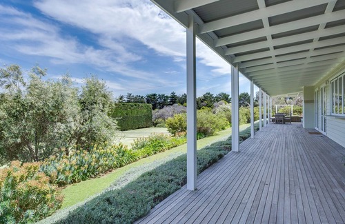 Portsea House | Seacombe swimming pool, private tennis court and a spacious garden