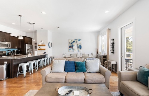 Seaspray House | Seacrest Paradise by AvantStay | Steps to the Beach | Pet Friendly!
