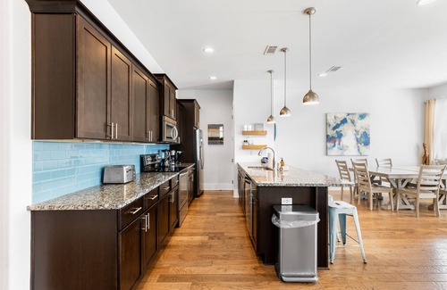 Seaspray House | Seacrest Paradise by AvantStay | Steps to the Beach | Pet Friendly!