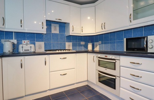 Crantock House | SEACROFT, pet friendly, country holiday cottage in Crantock