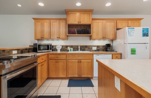 Shorepine Village House | SeaEscape: Cozy townhome, family & dog-friendly. Walk to everything