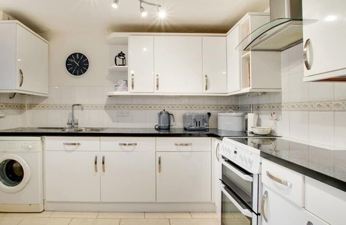 Wyke Regis House | Seafarer - Three Bedroom House, Sleeps 6