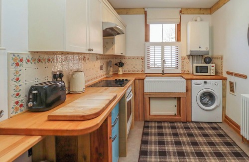 Alnmouth Cottage | SEAFIELD GRANARY, romantic, character holiday cottage in Alnmouth