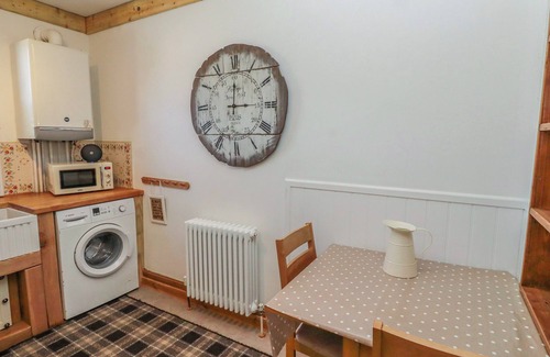 Alnmouth Cottage | SEAFIELD GRANARY, romantic, character holiday cottage in Alnmouth