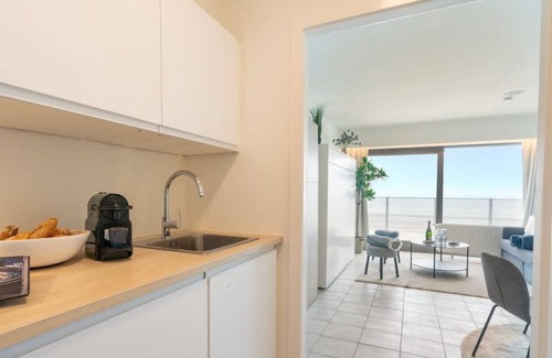 Oostduinkerke-Bad Apartment | Seaflower - studio with seaview in Oostduinkerke