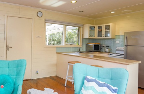 Sunderland Bay Cottage | SeaFoam Cottage Phillip Island - 140 metres to beach, pets, wifi