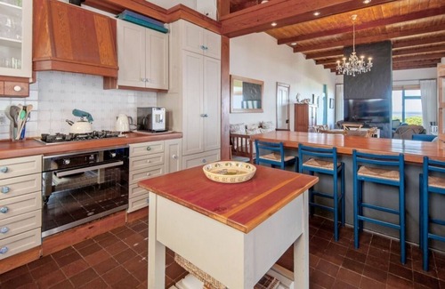 Kwaaiwater House | Seafront 5-bedroom house in Hermanus