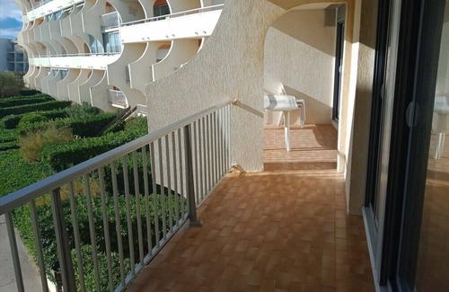 Palavas-les-Flots Apartment | Seafront apartment, air-conditioned, walk-through, private pool, parking