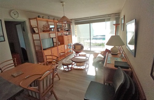 Palavas-les-Flots Apartment | Seafront apartment, air-conditioned, walk-through, private pool, parking