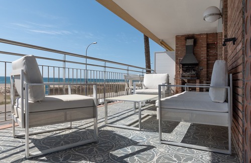 Sitges House | SEAFRONT APARTMENT