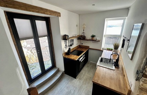 Plymouth Cottage | Seafront Cottage - Beach Access - Pet Friendly