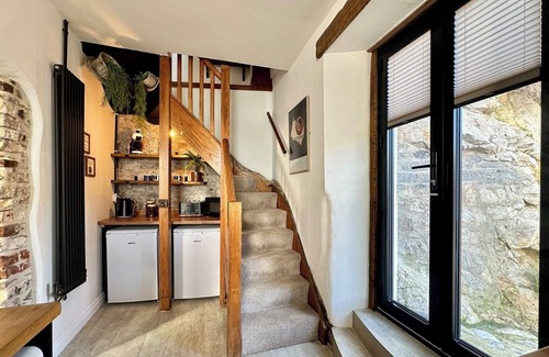 Plymouth Cottage | Seafront Cottage - Beach Access - Pet Friendly