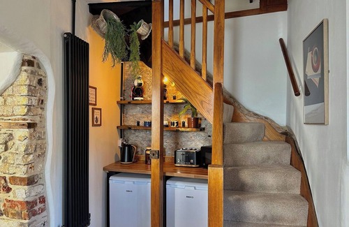 Plymouth Cottage | Seafront Cottage - Beach Access - Pet Friendly