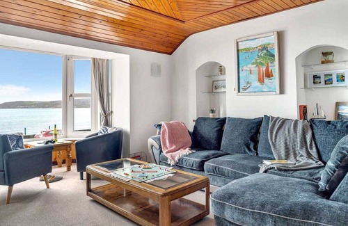 Chysauster House | Seafront Cottage Sleeping 6 Near Jubilee Pool