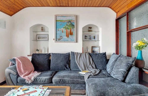 Chysauster House | Seafront Cottage Sleeping 6 Near Jubilee Pool