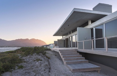 Pringle Bay House | Seafront home with breathtaking views. Cape Town tourist attractions nearby