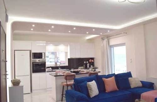 Amfilochia Apartment | Seafront Luxury Apartment