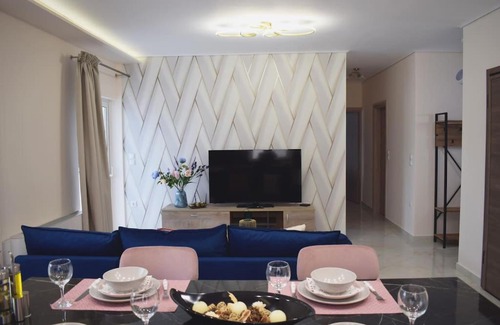 Amfilochia Apartment | Seafront Luxury Apartment