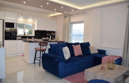 Amfilochia Apartment | Seafront Luxury Apartment