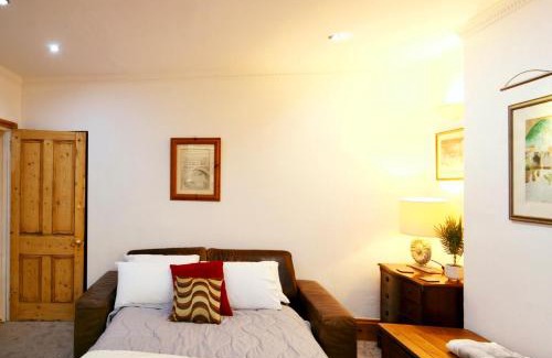 Eastbourne City Centre Villa | Seafront Luxury Super King Suites Villa parking