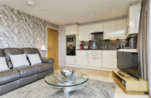 Cowes Cottage | Seafront Quay West Apartments - an apartment that sleeps 2 guests in 1 bedroom