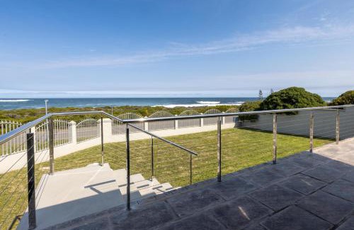 Sandbaai House | Seafront Retreat in Sandbaai