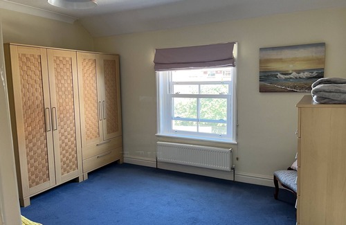 Sheringham Apartment | Seafront Sheringham 1 bed Apt Sleeps 4 - 1xdog