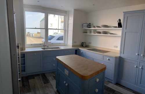 Aldeburgh House | Seafront Victorian 6 bedroom house with magnificent sea views