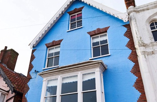 Aldeburgh House | Seafront Victorian 6 bedroom house with magnificent sea views
