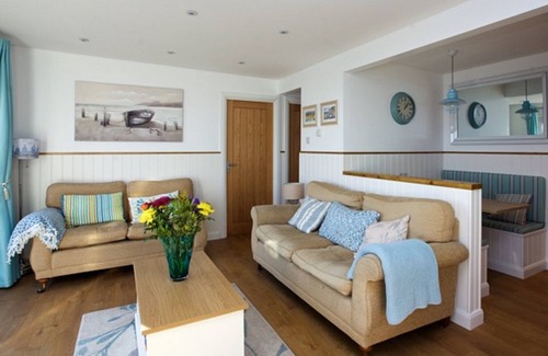 Ventnor Ski Chalet | Seaglass, beautiful villa with spectacular sea views over Wheelers Bay & parking