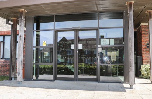 Littlehampton Cottage | SEAGLASS SNUG AT MARINE COURT, family friendly in Littlehampton